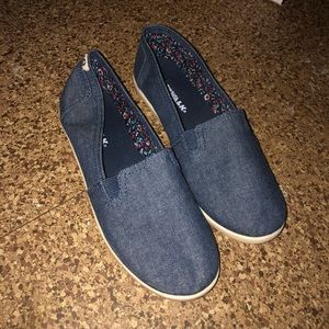 NWOT Airwalk denim slip ons